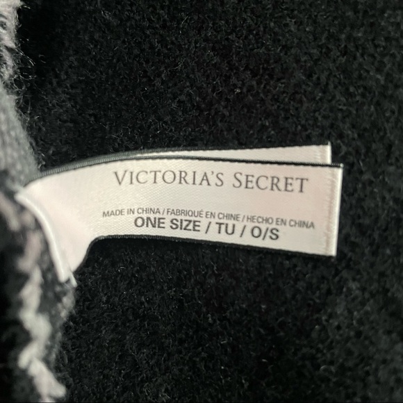 🎁 Victoria’s Secret Fringed Throw - Picture 3 of 7